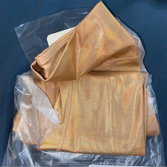 🌟Oasis Ultra High Waisted Iridescent Lux 7/8 Leggings by Fabletics ✨ - Picture 12 of 15